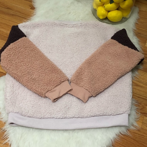 AE Fuzzy Sherpa Color Block Crew Neck Sweatshirt - Picture 7 of 7